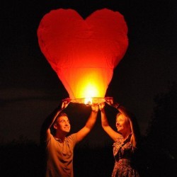Lampiony štěstí 10 kusů - tvar srdce červené